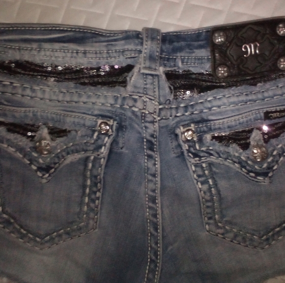 Miss Me Cut offs - Picture 4 of 4